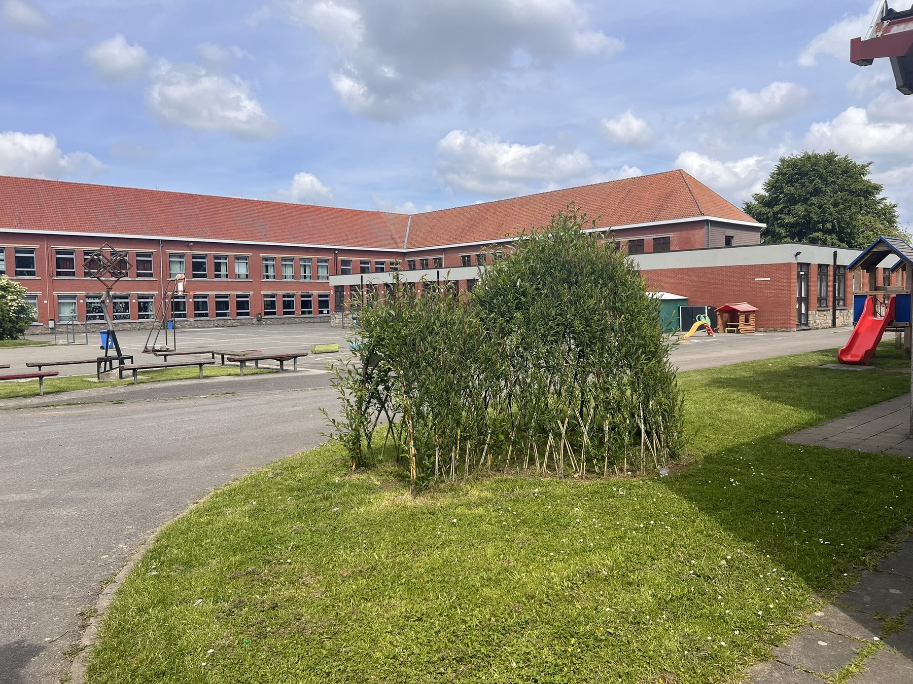 Cour de l’école fondamentale à Saint-Georges