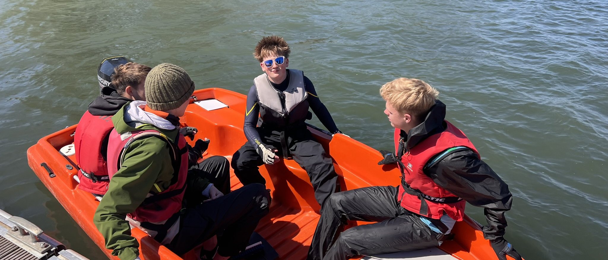 Élèves de l’option animation en bateau lors du stage de voile
