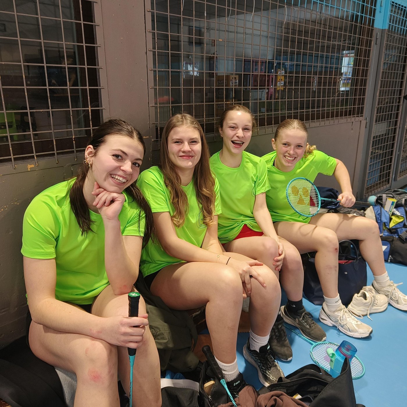 Joueuses de badminton de 5e éducation physique à l’interscolaire