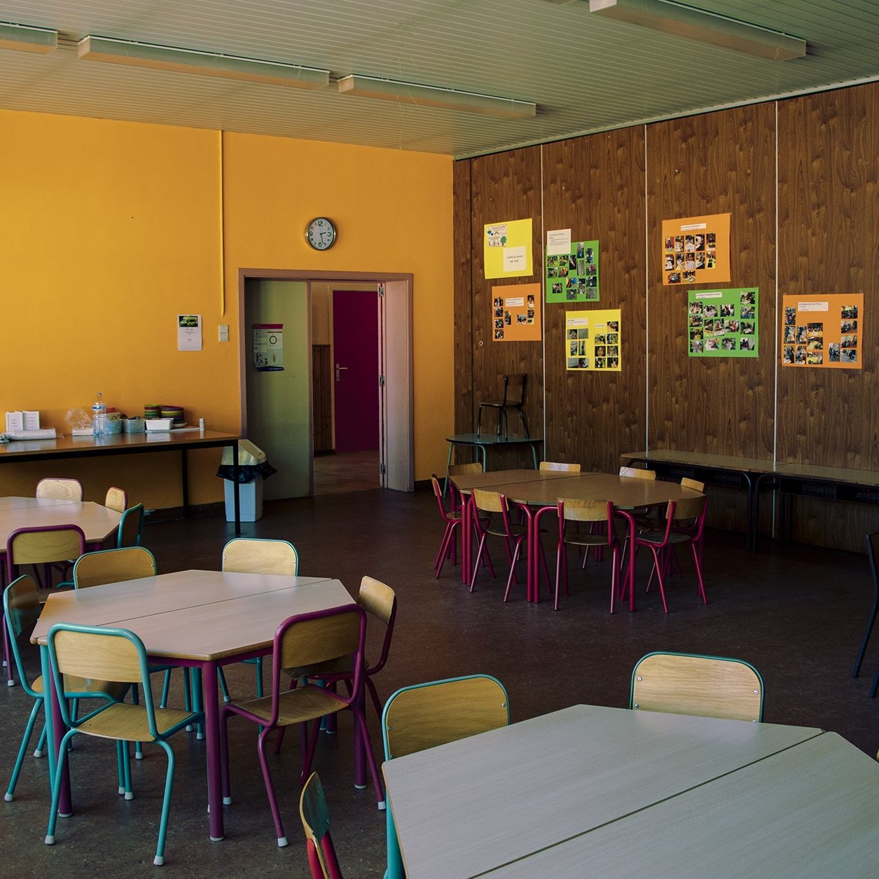 Salle de classe maternelle colorée
