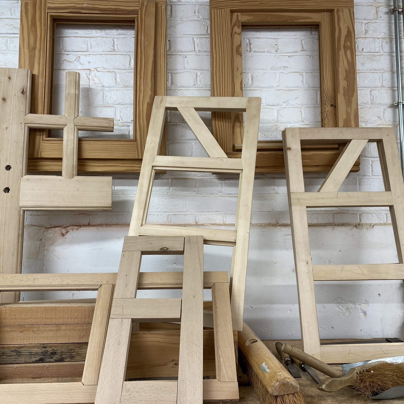 Châssis de fenêtres en bois réalisés par les élèves
